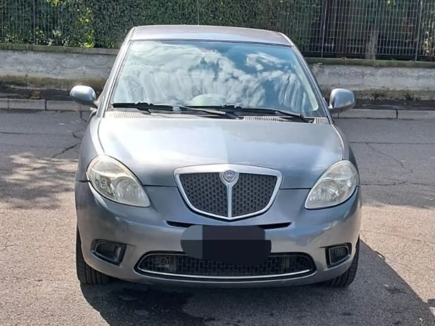 Lancia Ypsilon ecochic  gpl Grau - 1
