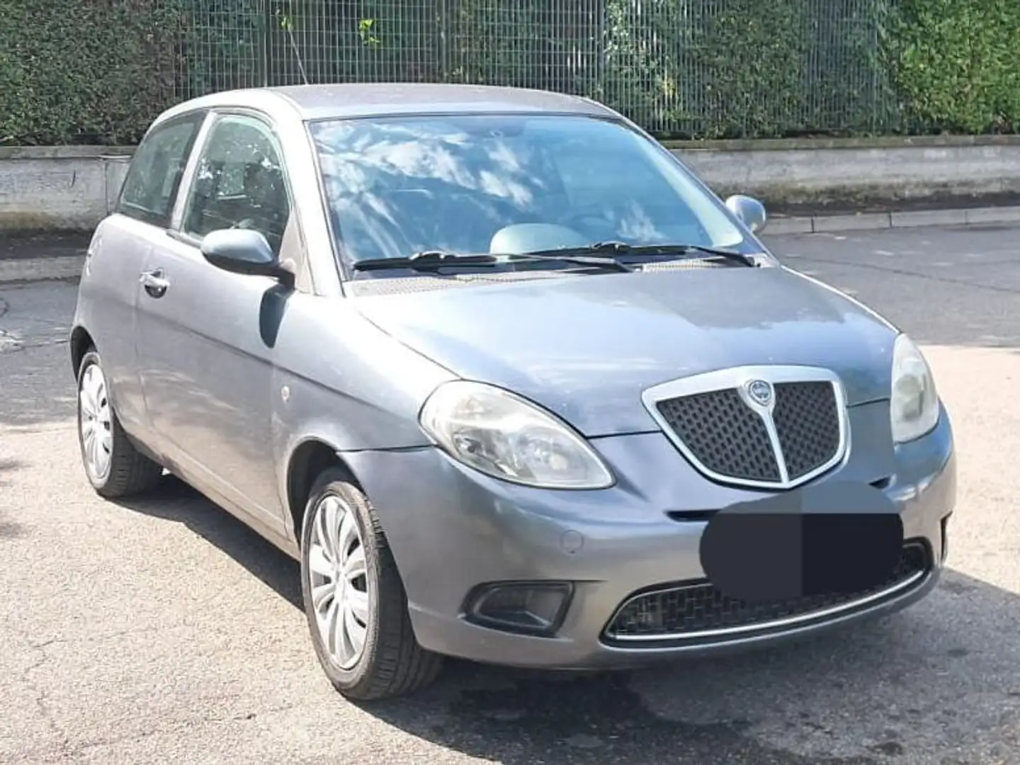 Lancia Ypsilon ecochic  gpl Grau - 2