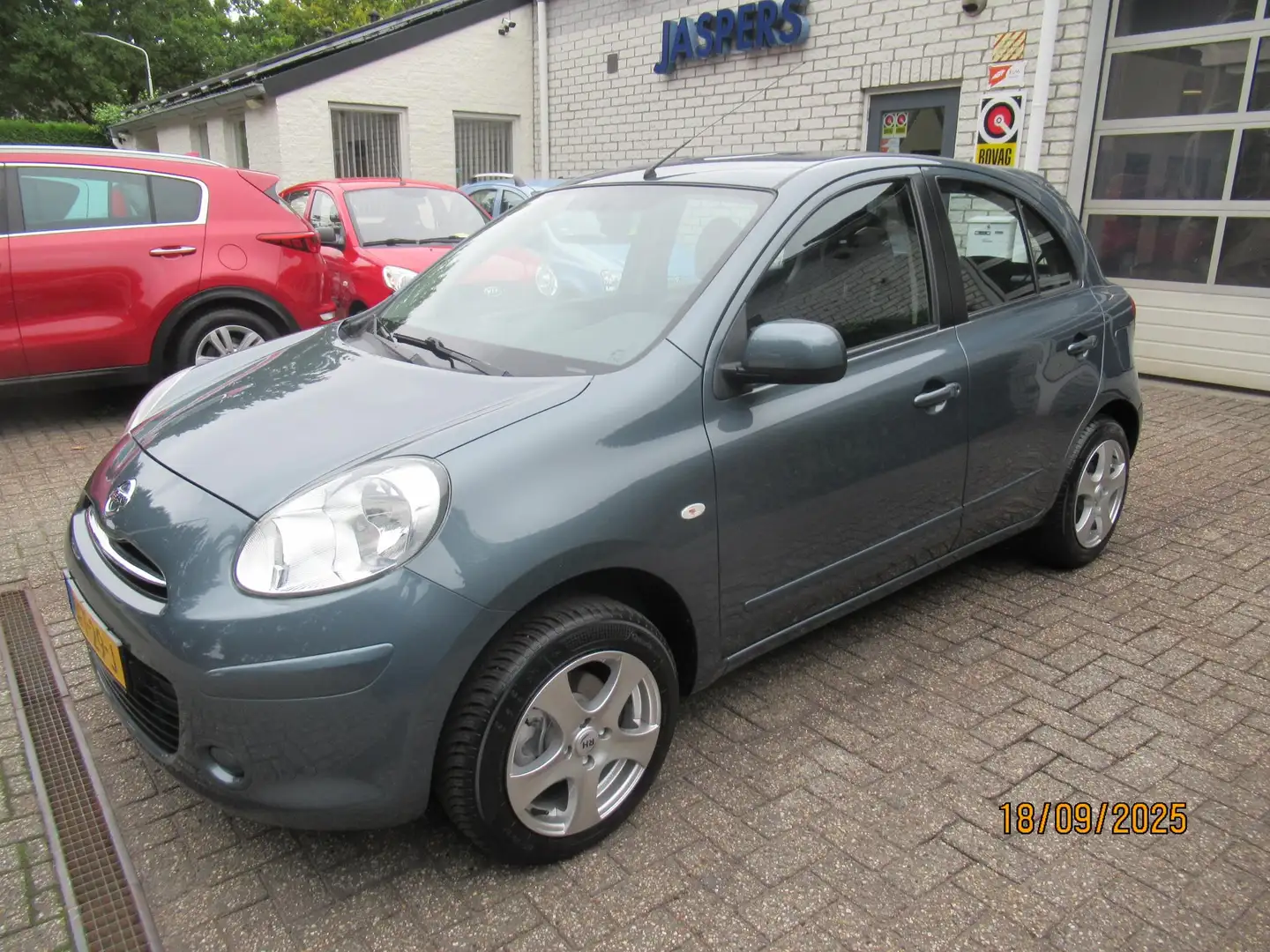 Nissan Micra 1.2 30th. Anniversary Grijs - 1