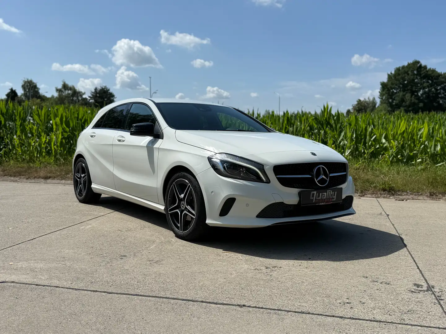 Mercedes-Benz A 180 A 180 Urban - AMG VELGEN - NIGHT PACK Wit - 1