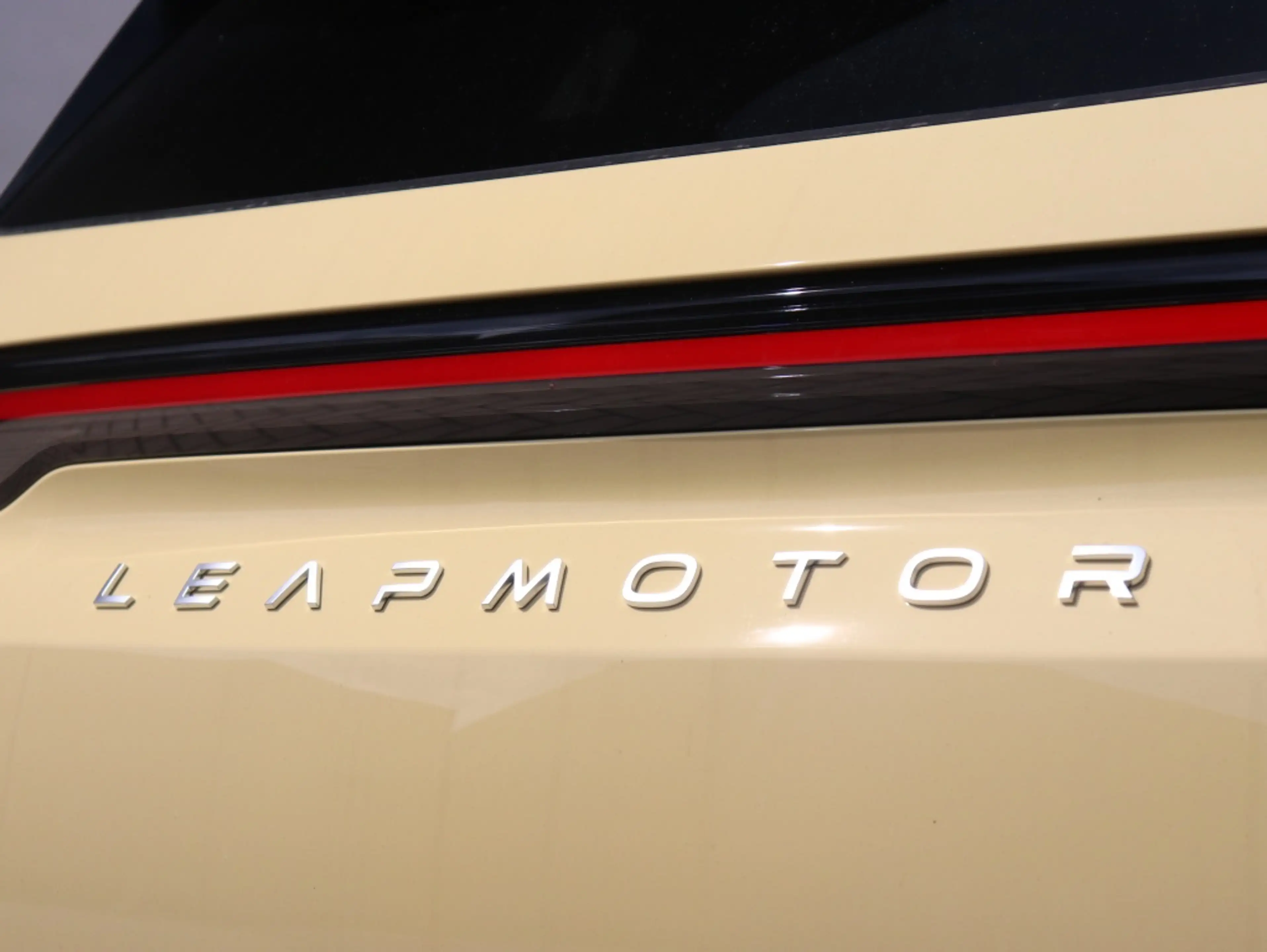 Leapmotor B05 ProMax Des 67.1 kWh — photo 11