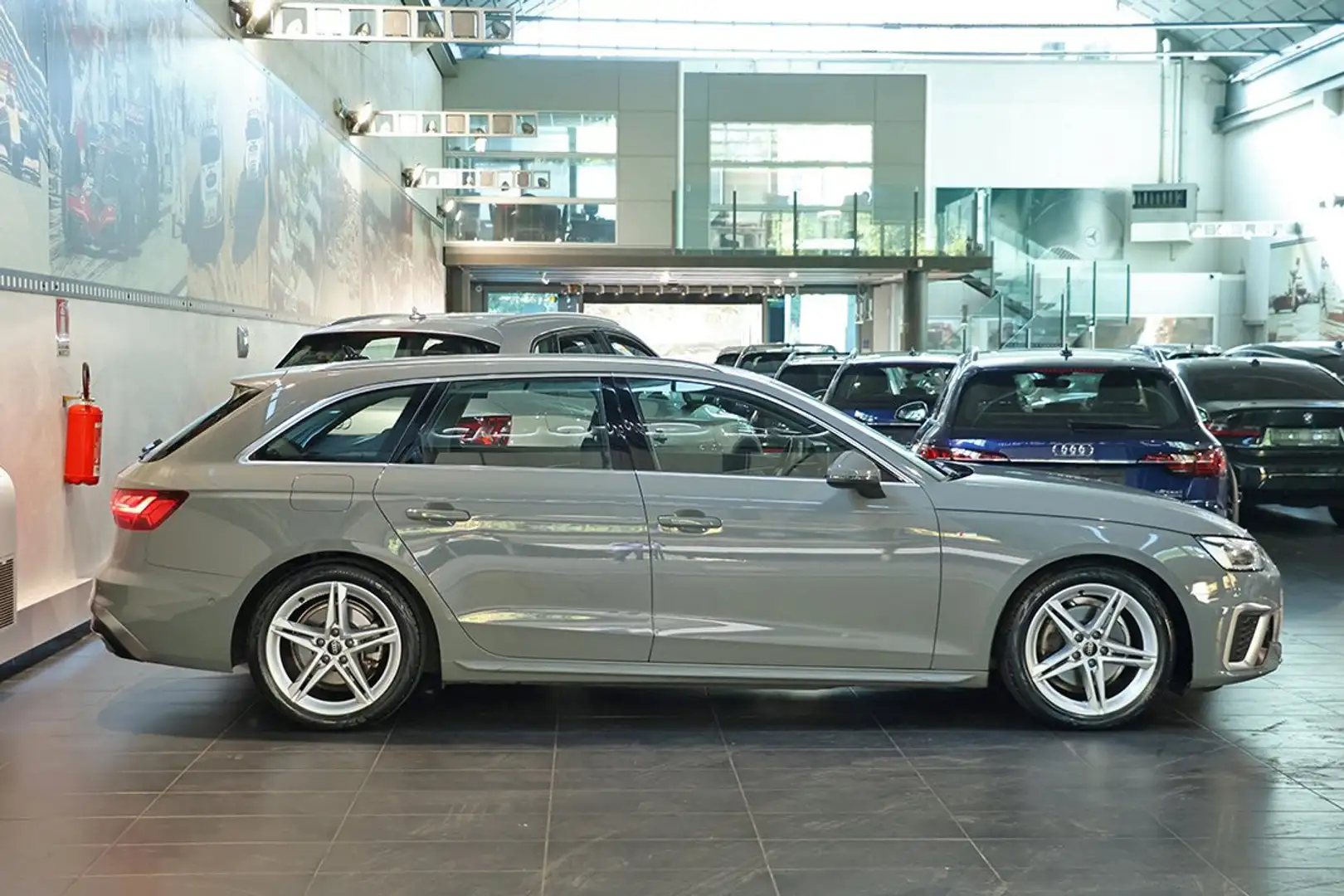 Audi A4 35 TDI Avant S-Tronic S-Line -LED/ADAS/360/HEAD-UP Gris - 2