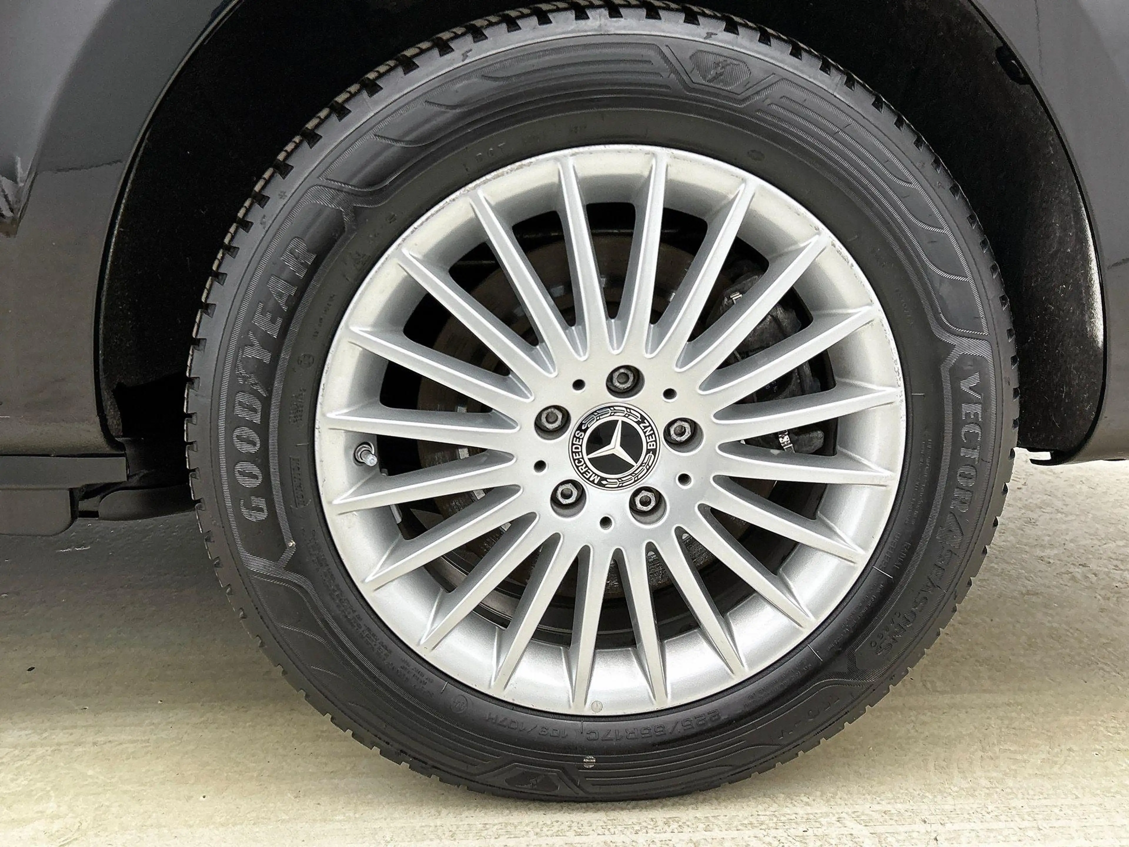 Mercedes-Benz Vito 124 4MATIC L2 9G-TRONIC Tourer | Distronic + Stuur — photo 4