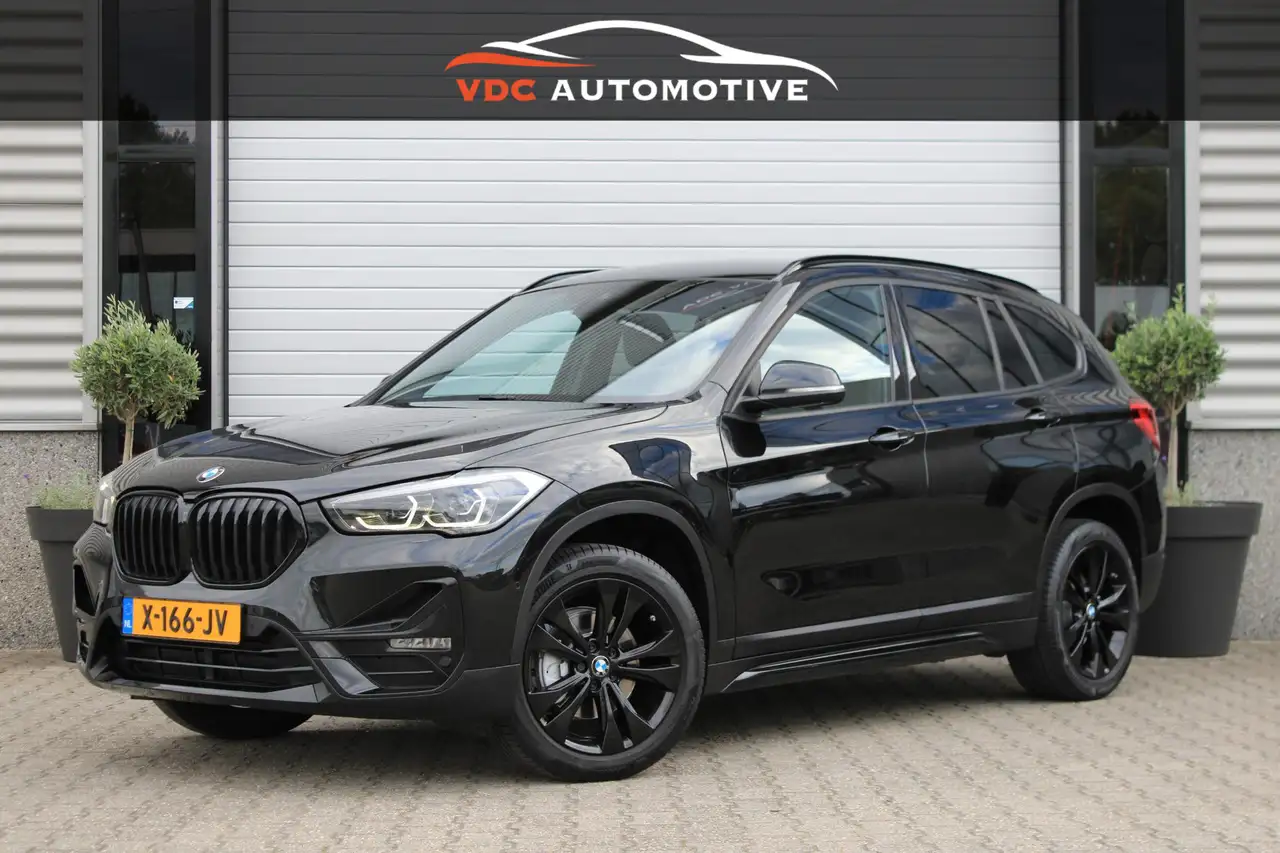 BMW X1 sDrive18i Camera Stoelverwarming Navi Leder