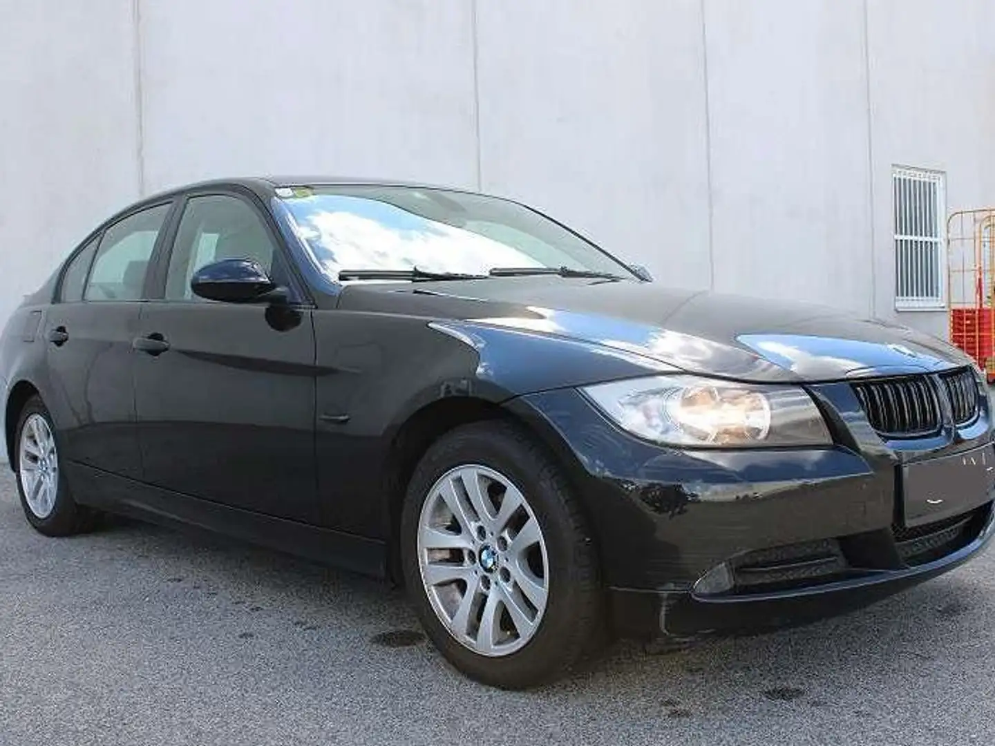 BMW 318 318i Schwarz - 1