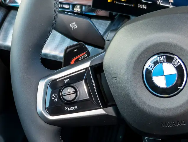BMW 5 Series view 13