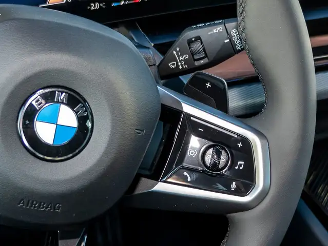 BMW 5 Series view 14