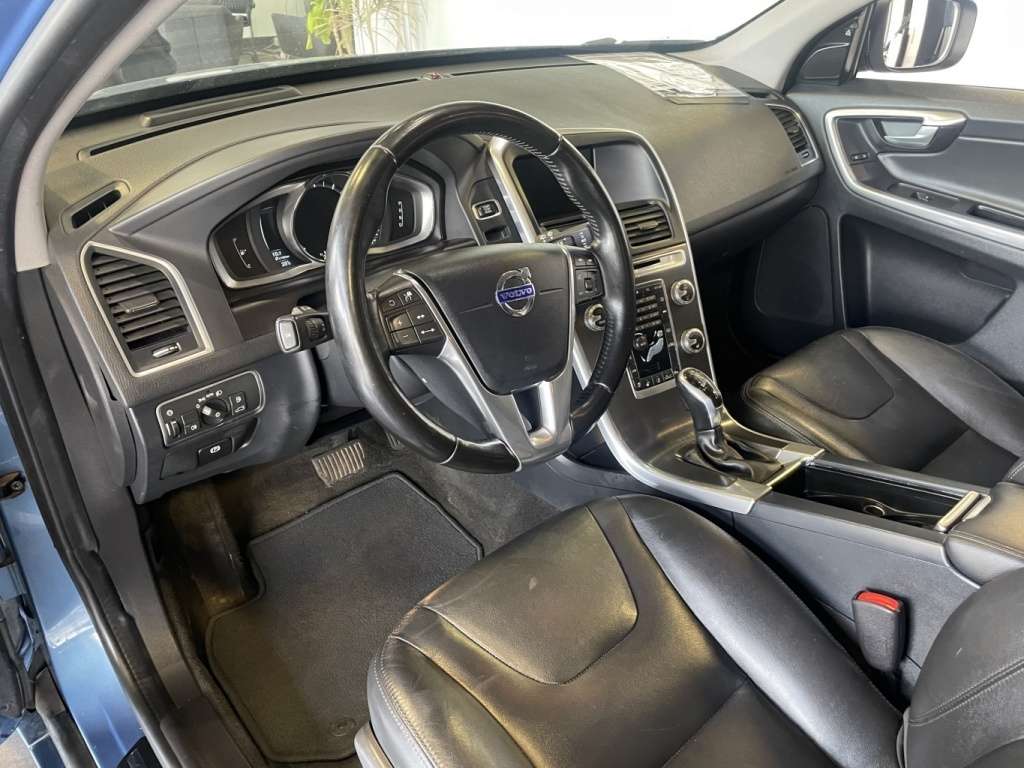 2016 Volvo XC60 T6 Premier thumb 16