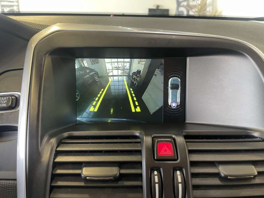 2016 Volvo XC60 T6 Premier thumb 24