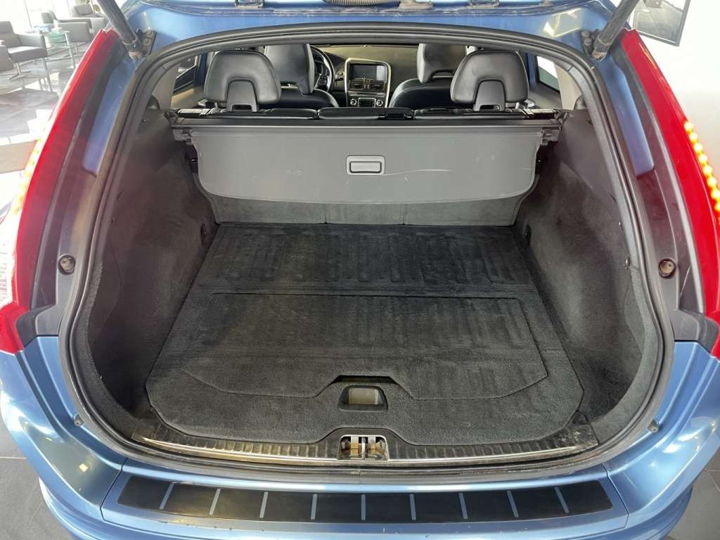 2016 Volvo XC60 T6 Premier thumb 9