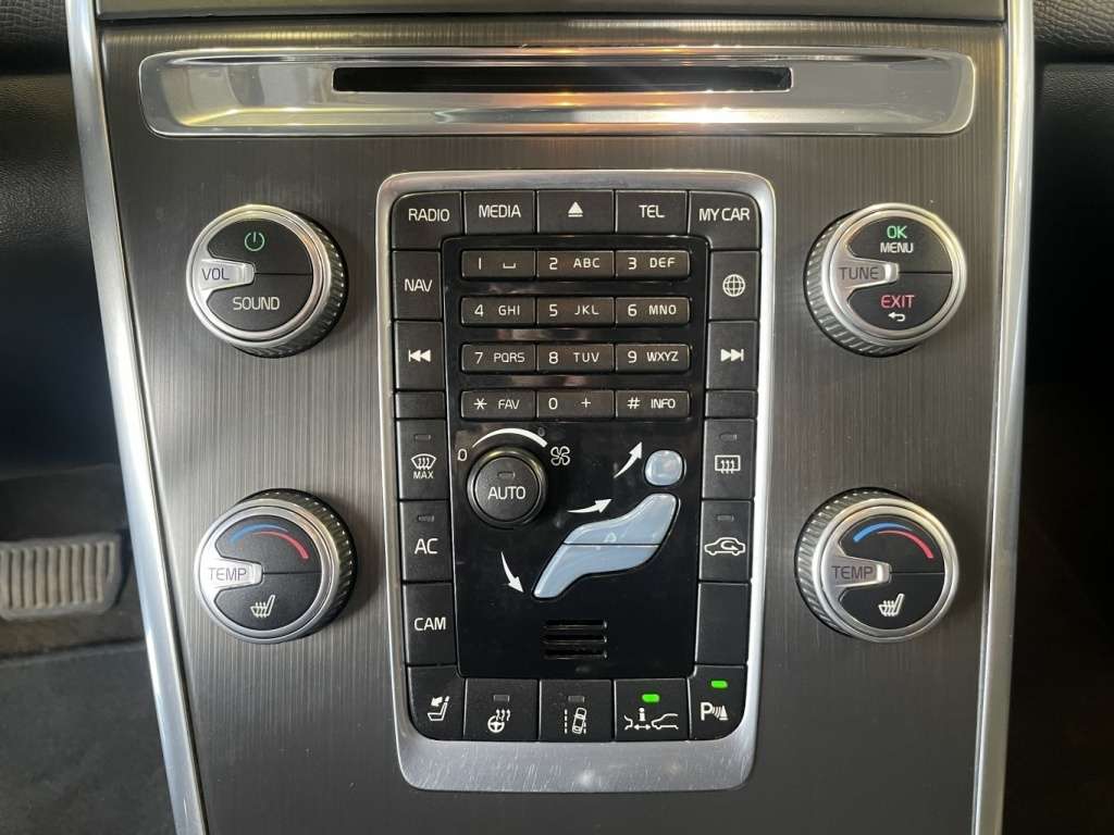2016 Volvo XC60 T6 Premier thumb 25