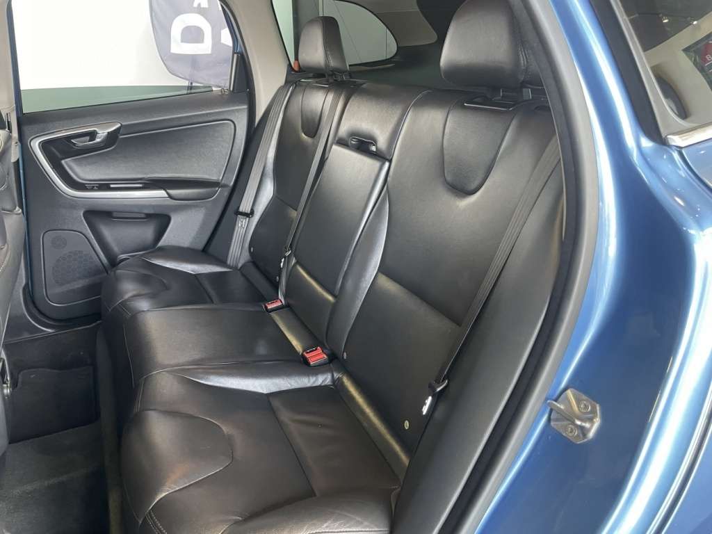 2016 Volvo XC60 T6 Premier thumb 11