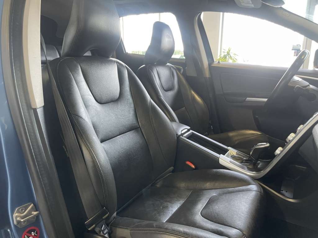 2016 Volvo XC60 T6 Premier thumb 31