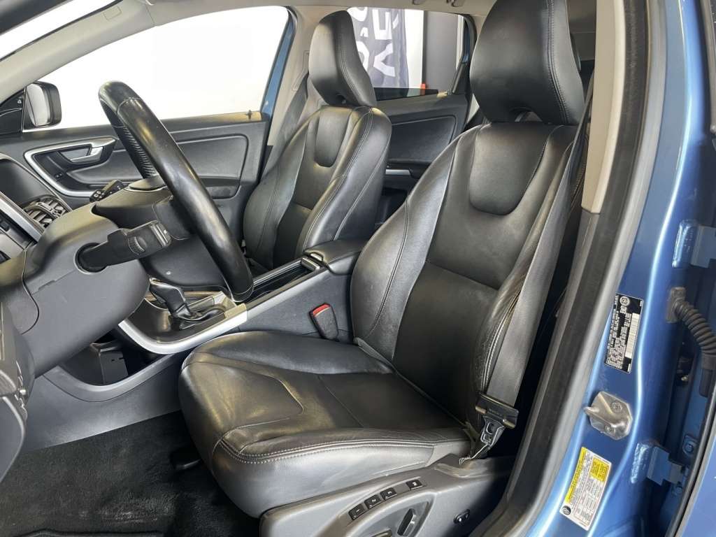 2016 Volvo XC60 T6 Premier thumb 15