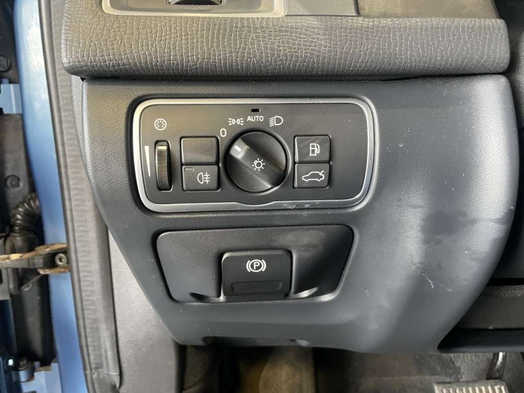 2016 Volvo XC60 T6 Premier thumb 18