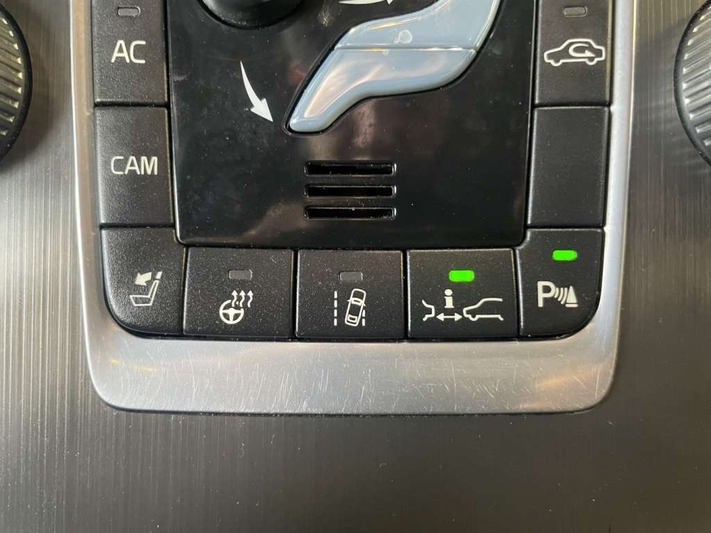 2016 Volvo XC60 T6 Premier thumb 27