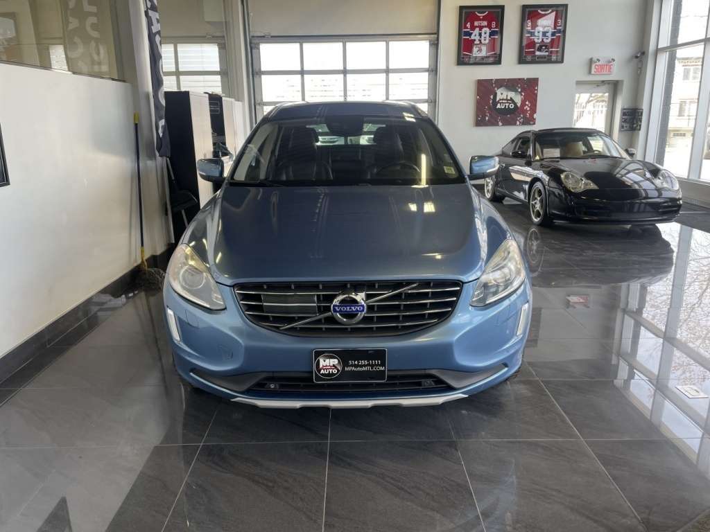2016 Volvo XC60 T6 Premier alt 2