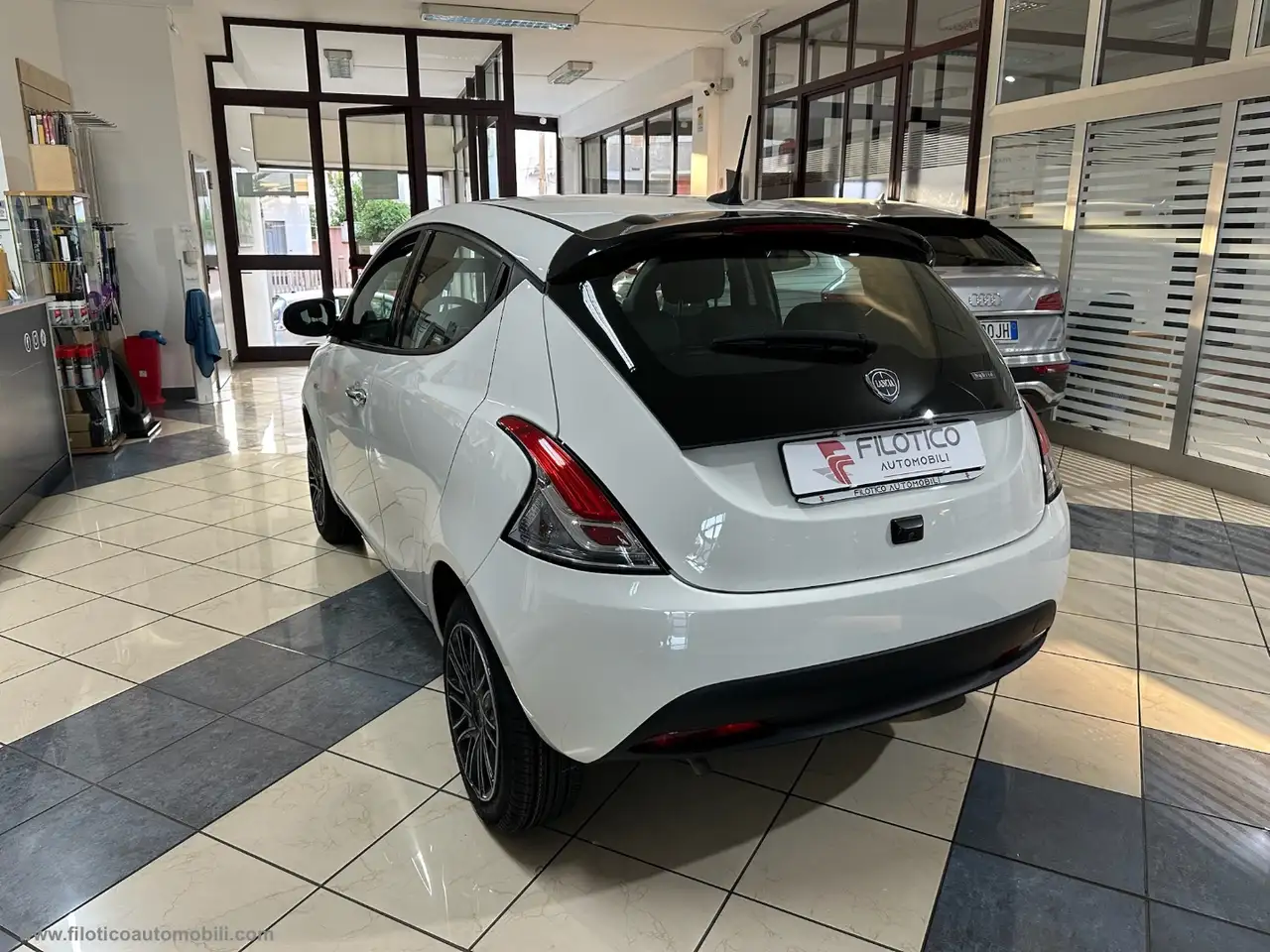 Lancia Ypsilon 2023 — фото 15