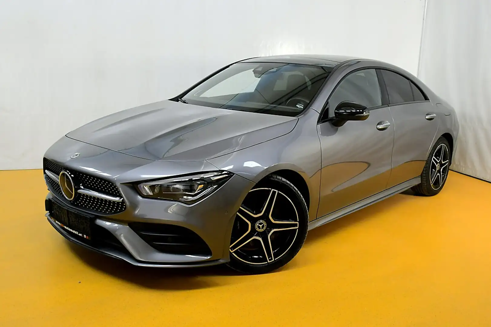 Mercedes-Benz CLA 220 d AMG-Line_PANO Grau - 1