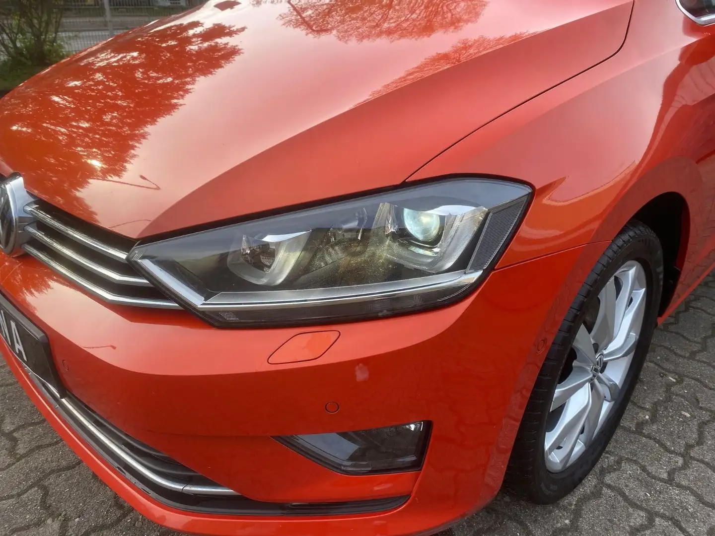 Volkswagen Golf Sportsvan VII Highline*DSG*PANO.D*ACC*NAVI* Orange - 2