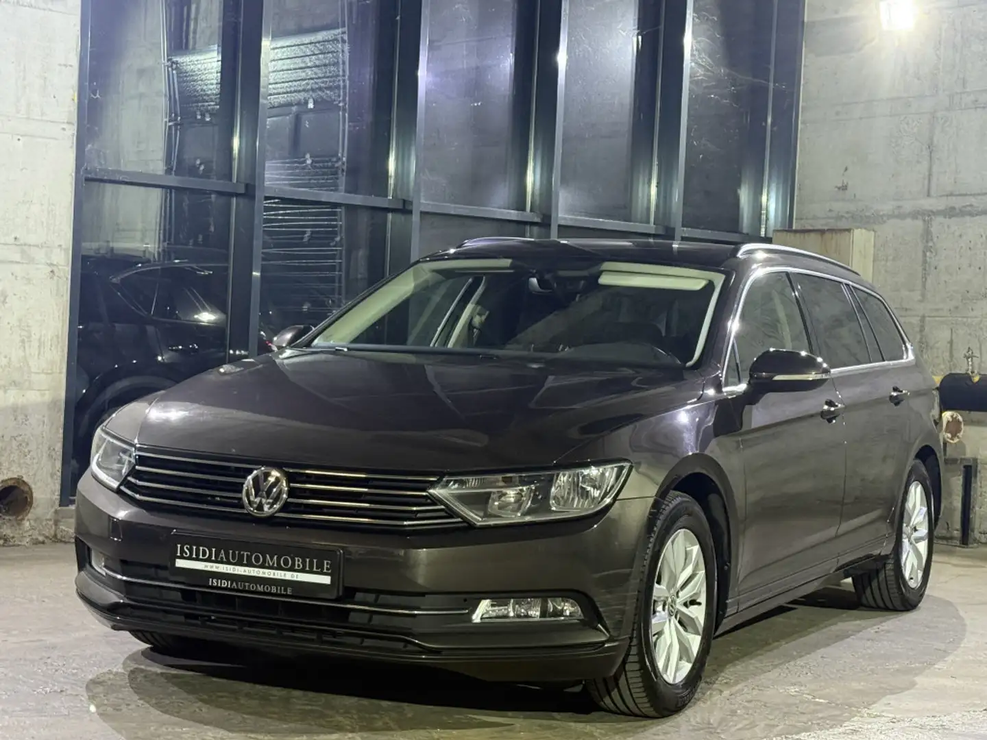 Volkswagen Passat Comfortline Navi Sitzheizung PDC ACC AHK Braun - 1