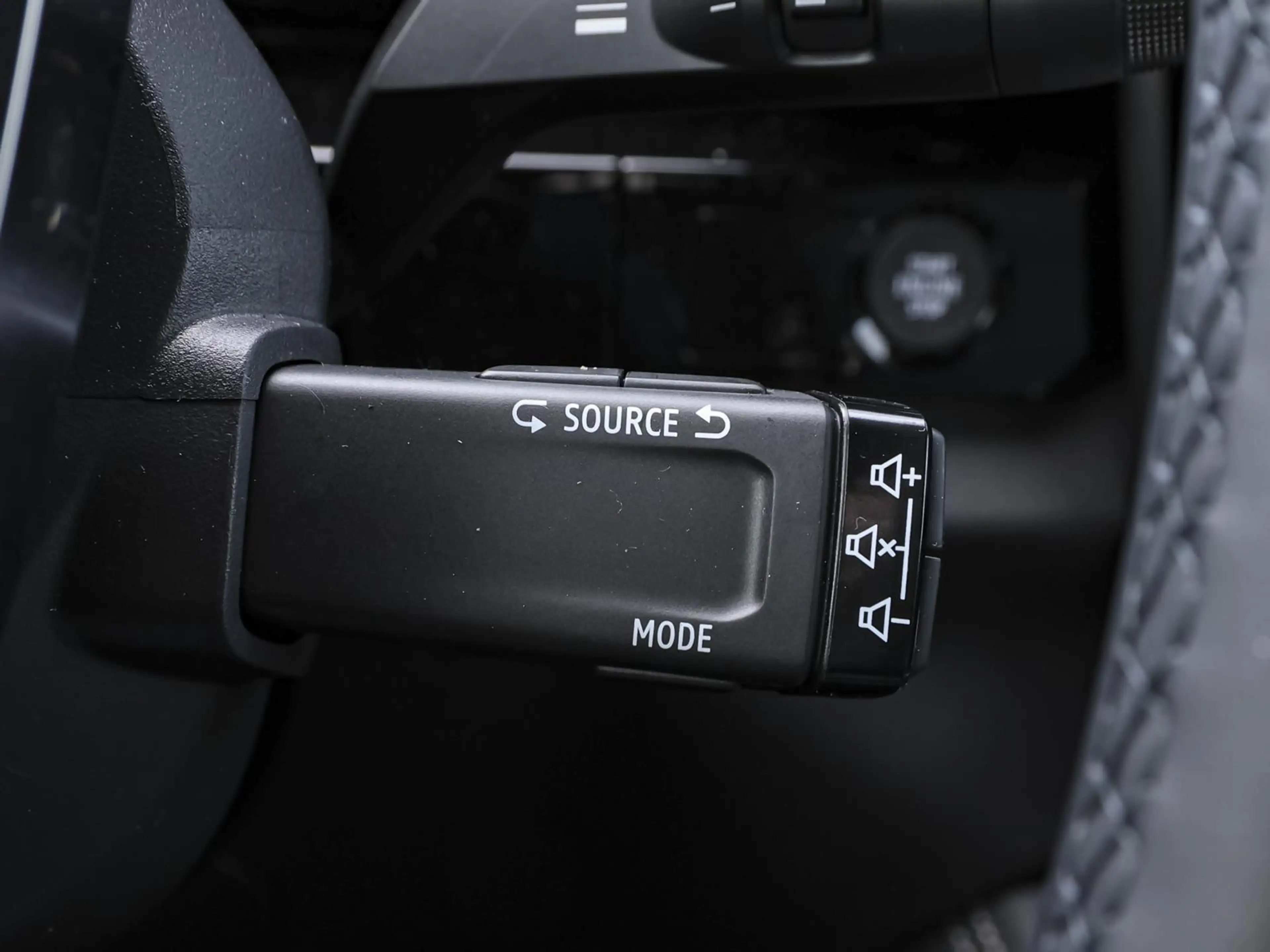 Renault Austral Techno Full Hybrid E-Tech 200 NAVI SHZ — photo 12