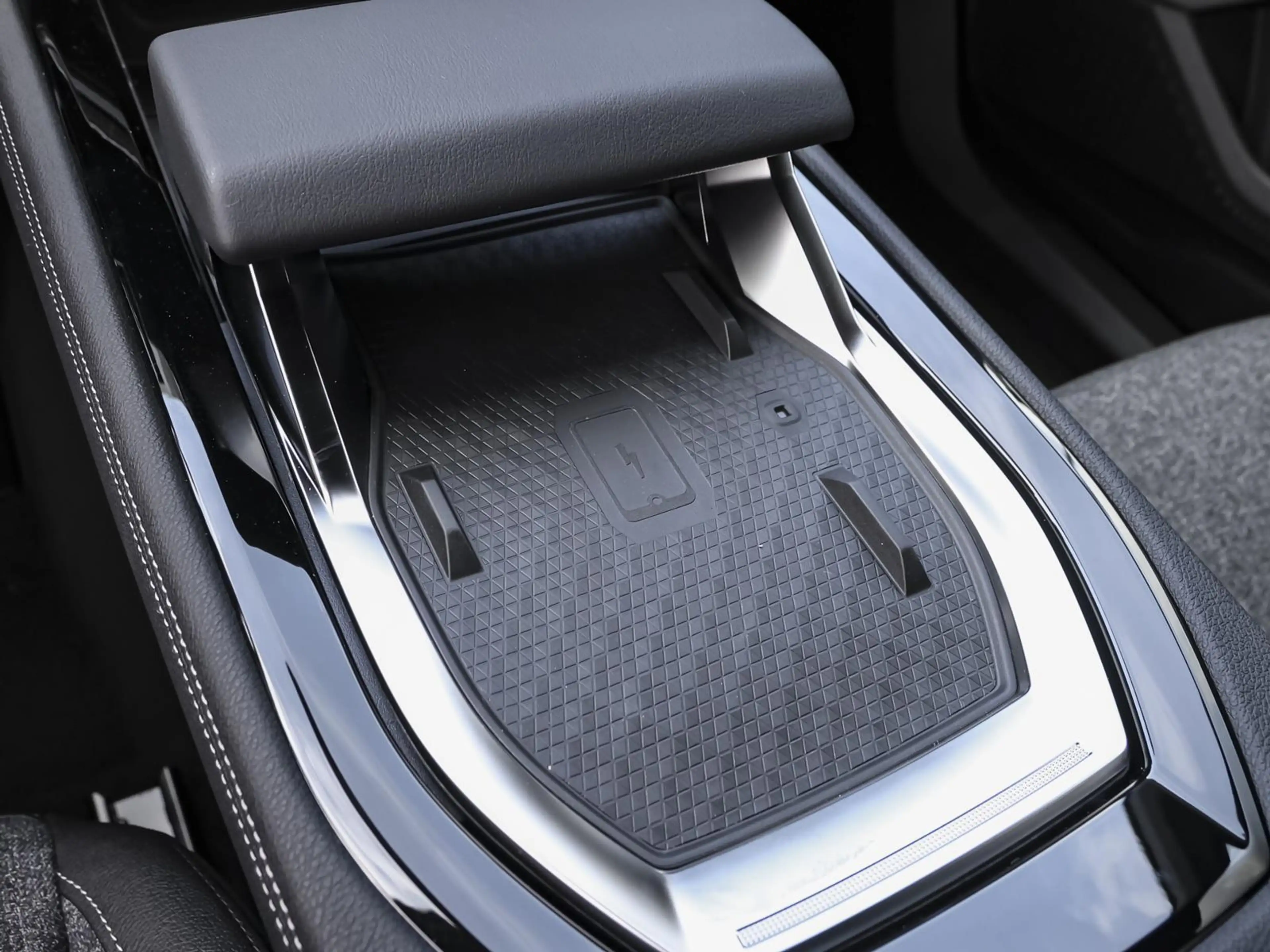 Renault Austral Techno Full Hybrid E-Tech 200 NAVI SHZ — photo 10