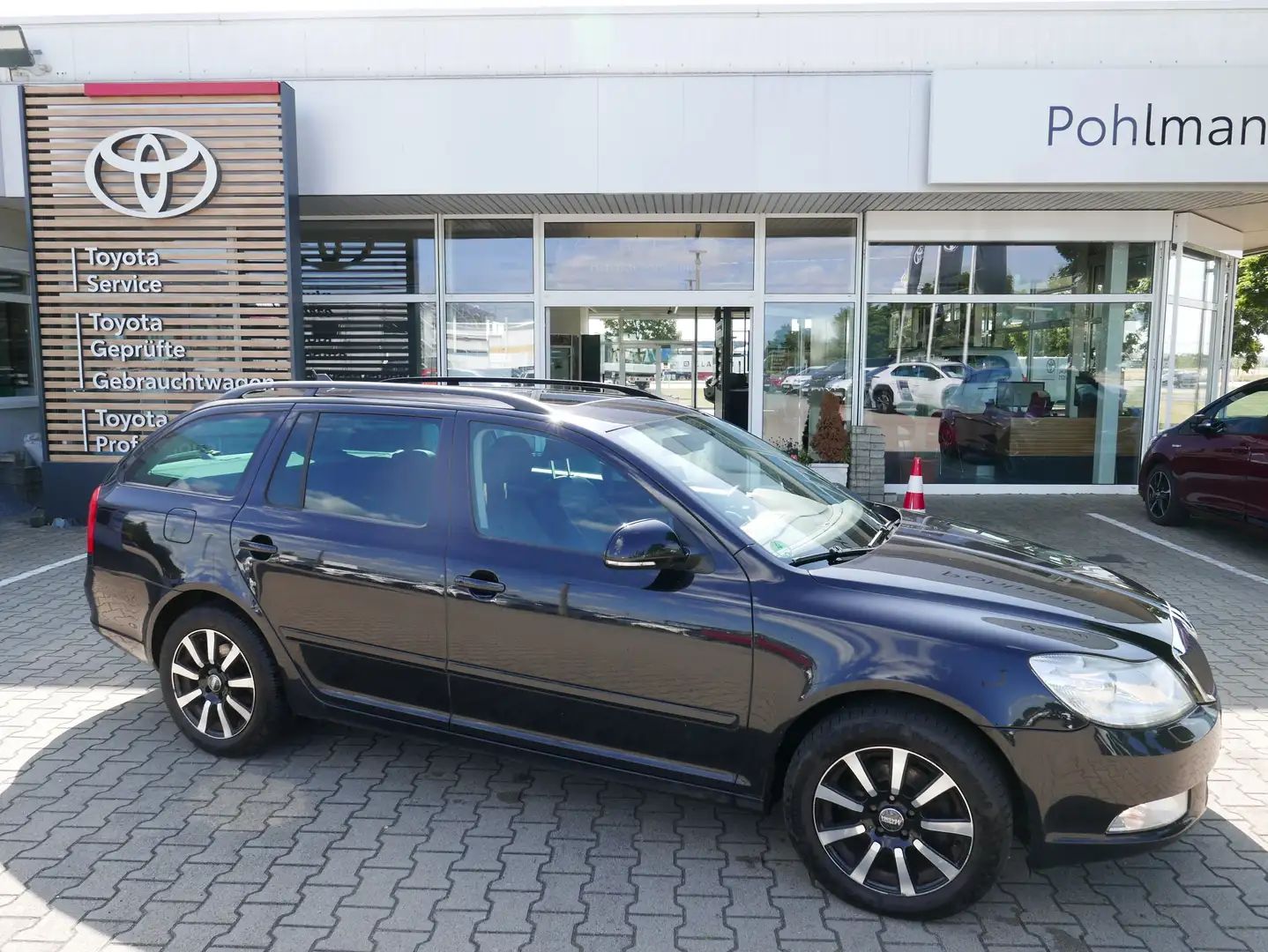 Skoda Octavia Octavia Combi 2.0 TDI Elegance *AT*DSG*XENON*NAV Чорний - 1