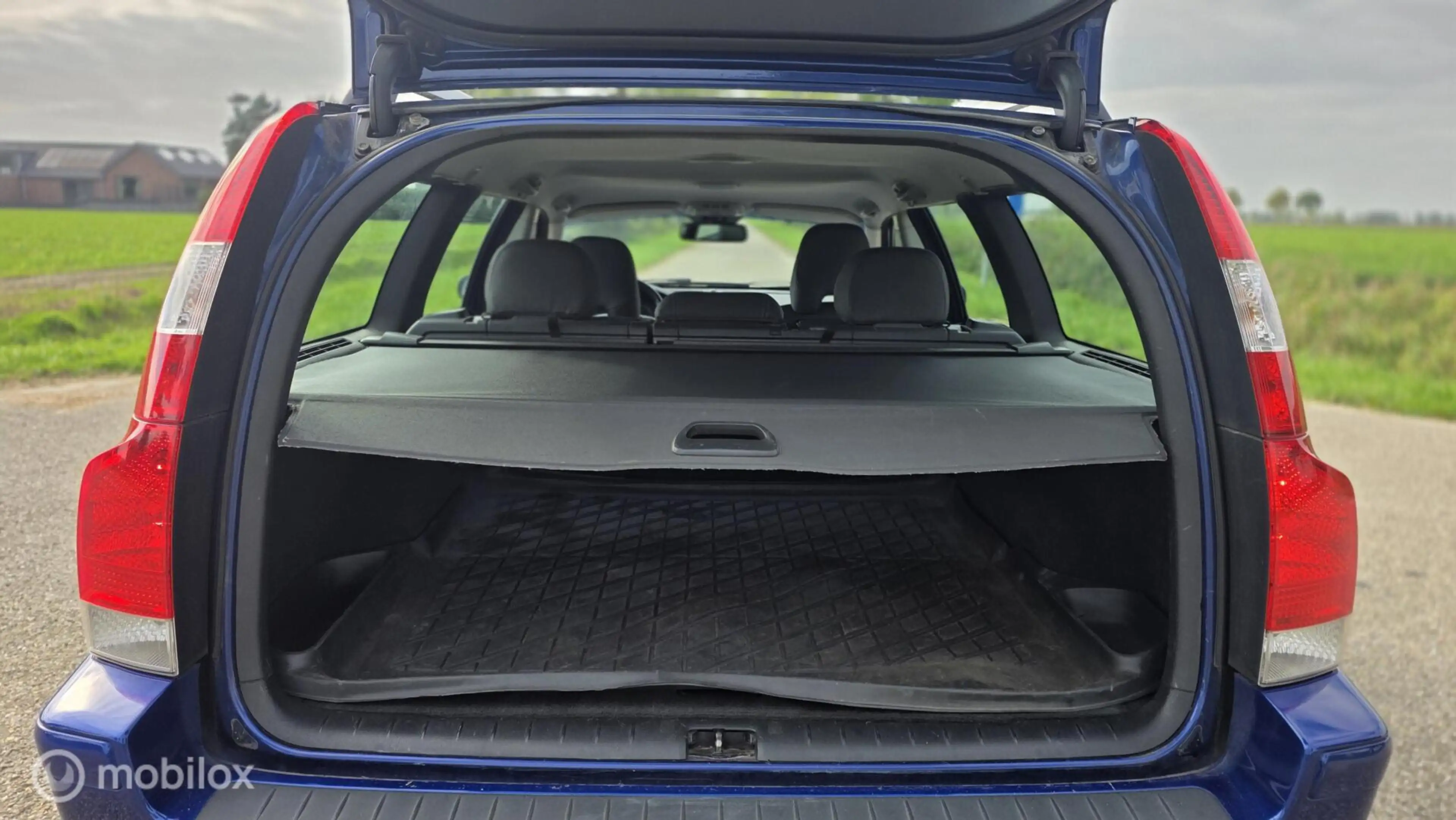 Volvo V70 2.5T Ocean Race aut. — photo 17