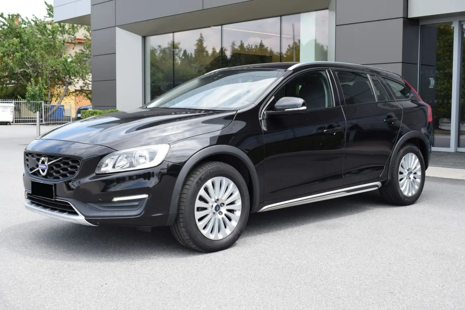 Volvo V60 Cross Country D4 Geartronic Business Noir - 1