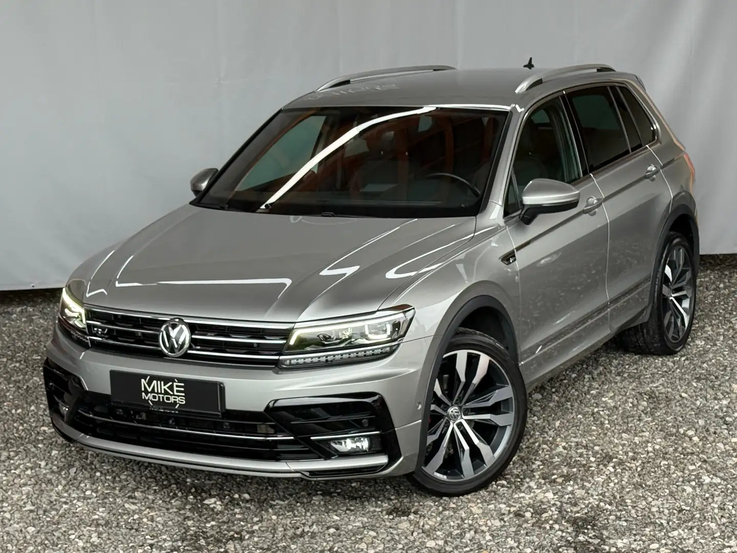 Volkswagen Tiguan 2,0 TDI SCR 4Motion Highline *R-LINE* Grau - 2