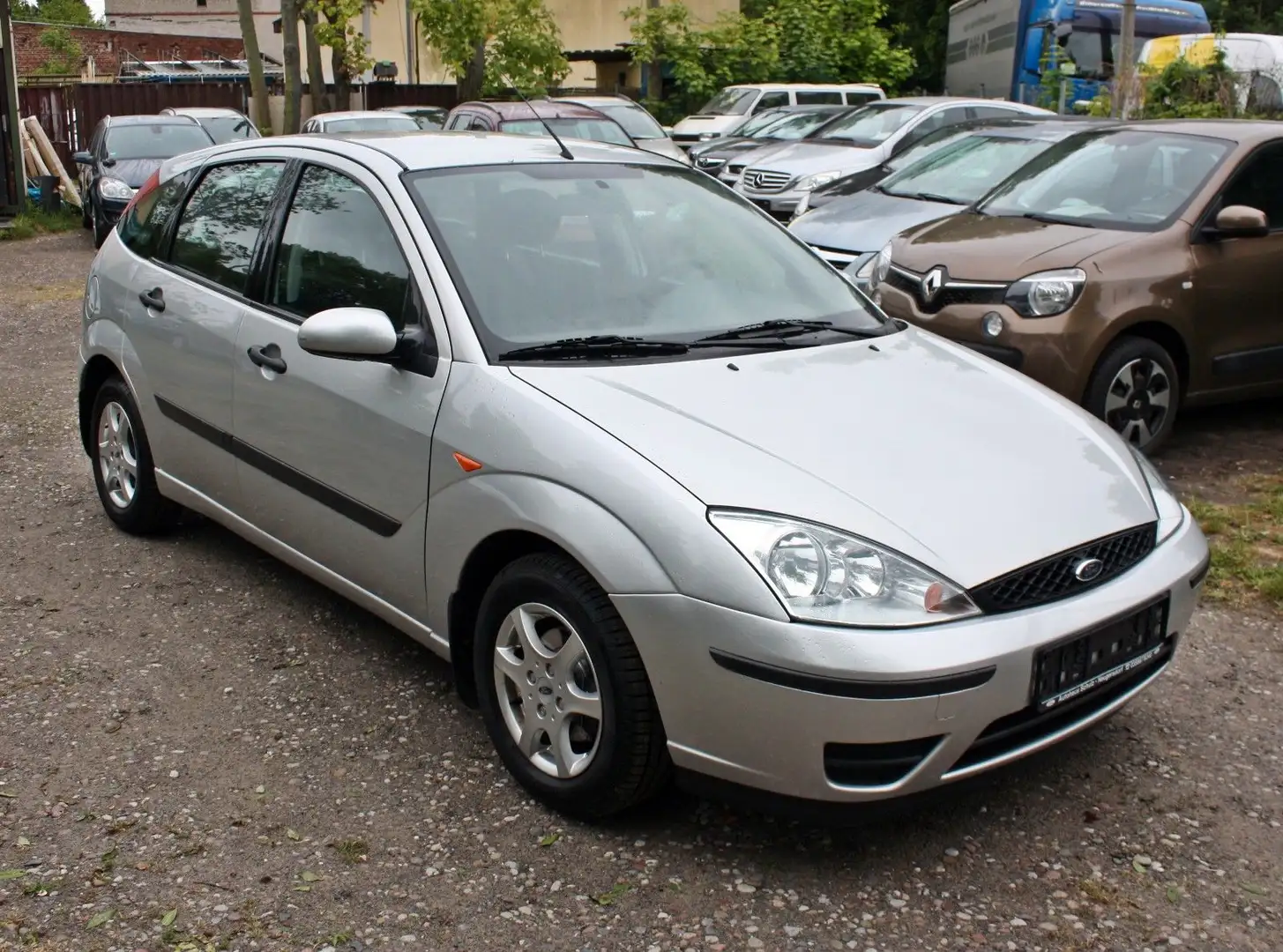 Ford Focus 1.6 Trend/Automatik/TÜV/AU 04/2027 Plateado - 1