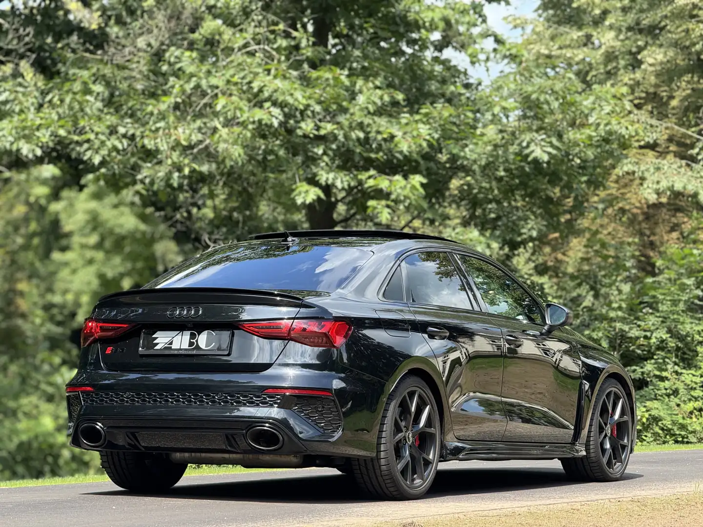 Audi RS3 Limousine 2.5 TFSI RS 3 quattro Schwarz - 2