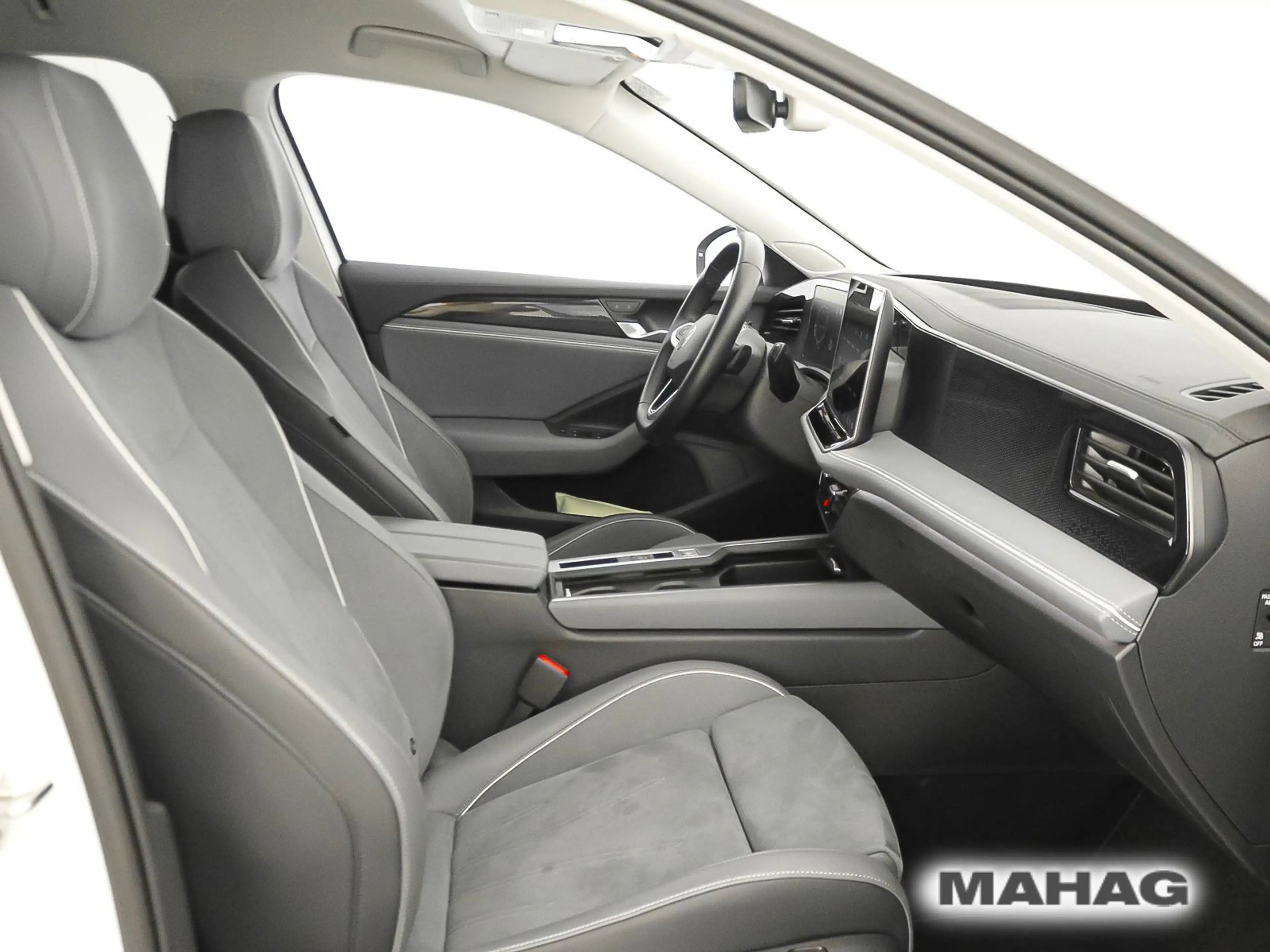 Volkswagen Passat Variant Business 1.5 eTSI LED Navi HuD Pa — photo 14