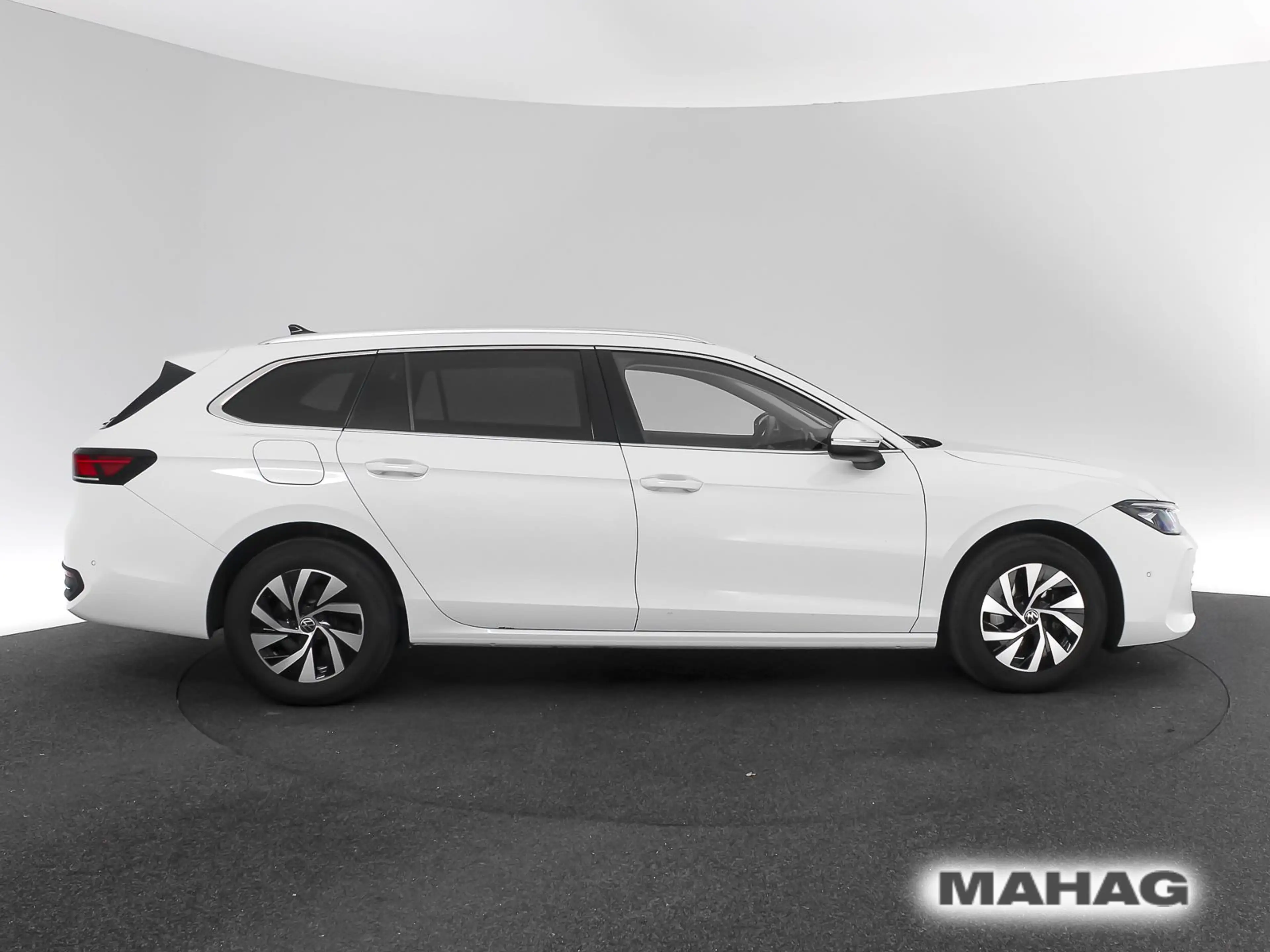 Volkswagen Passat Variant Business 1.5 eTSI LED Navi HuD Pa — photo 5