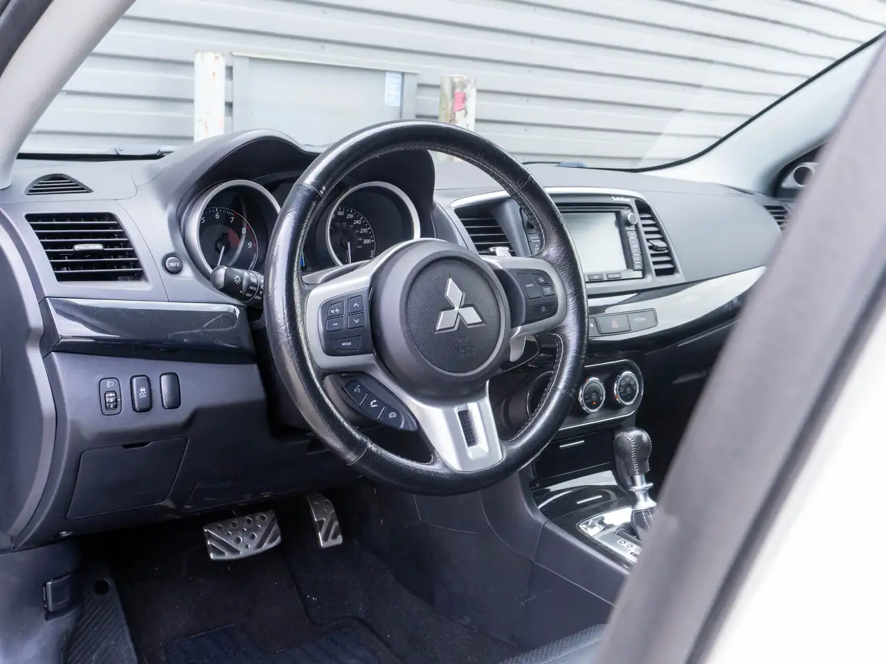 Mitsubishi Lancer снимка Mitsubishi Lancer