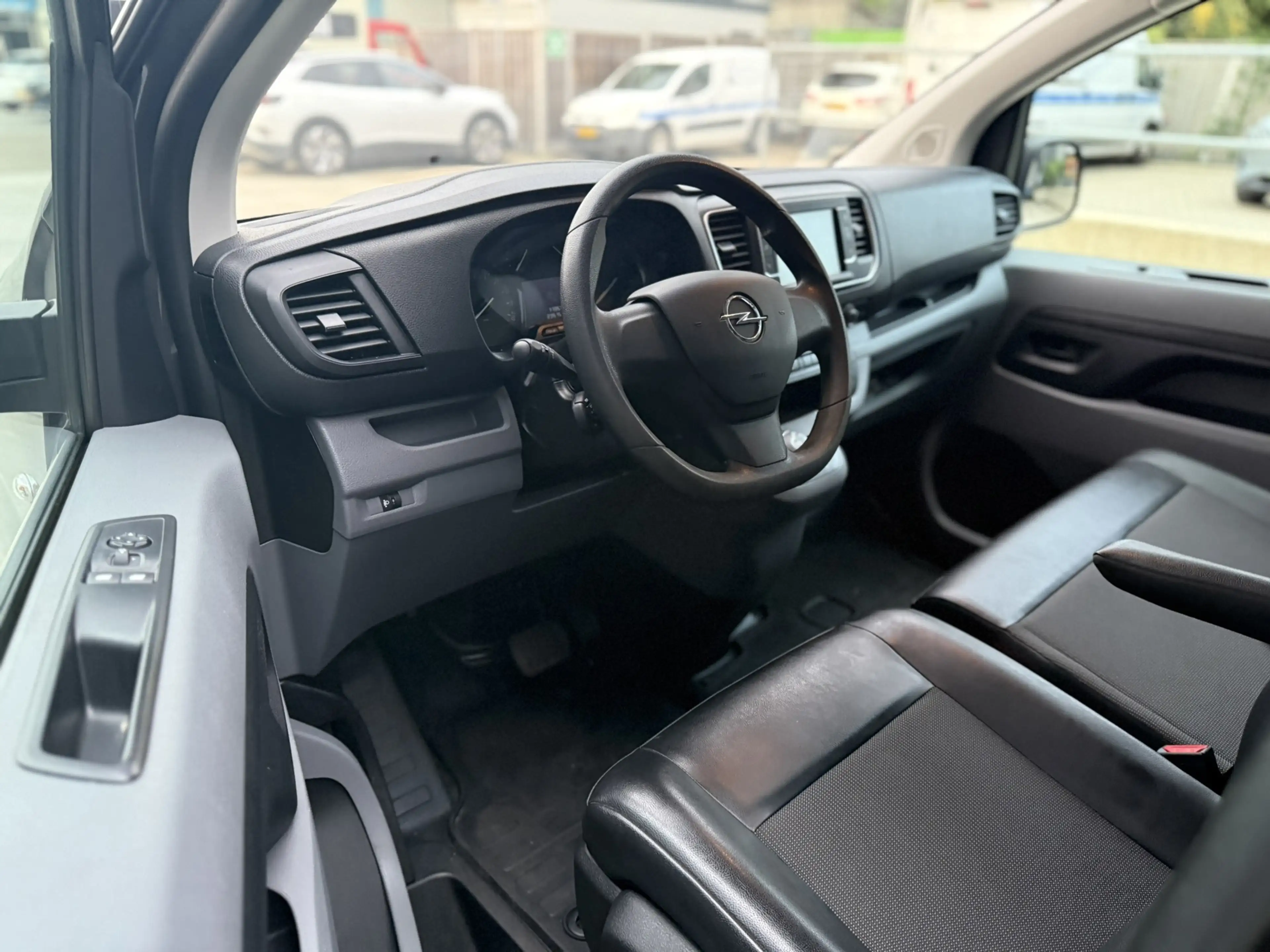 Opel Vivaro 2.0 CDTI L3H1 Innovation — photo 13