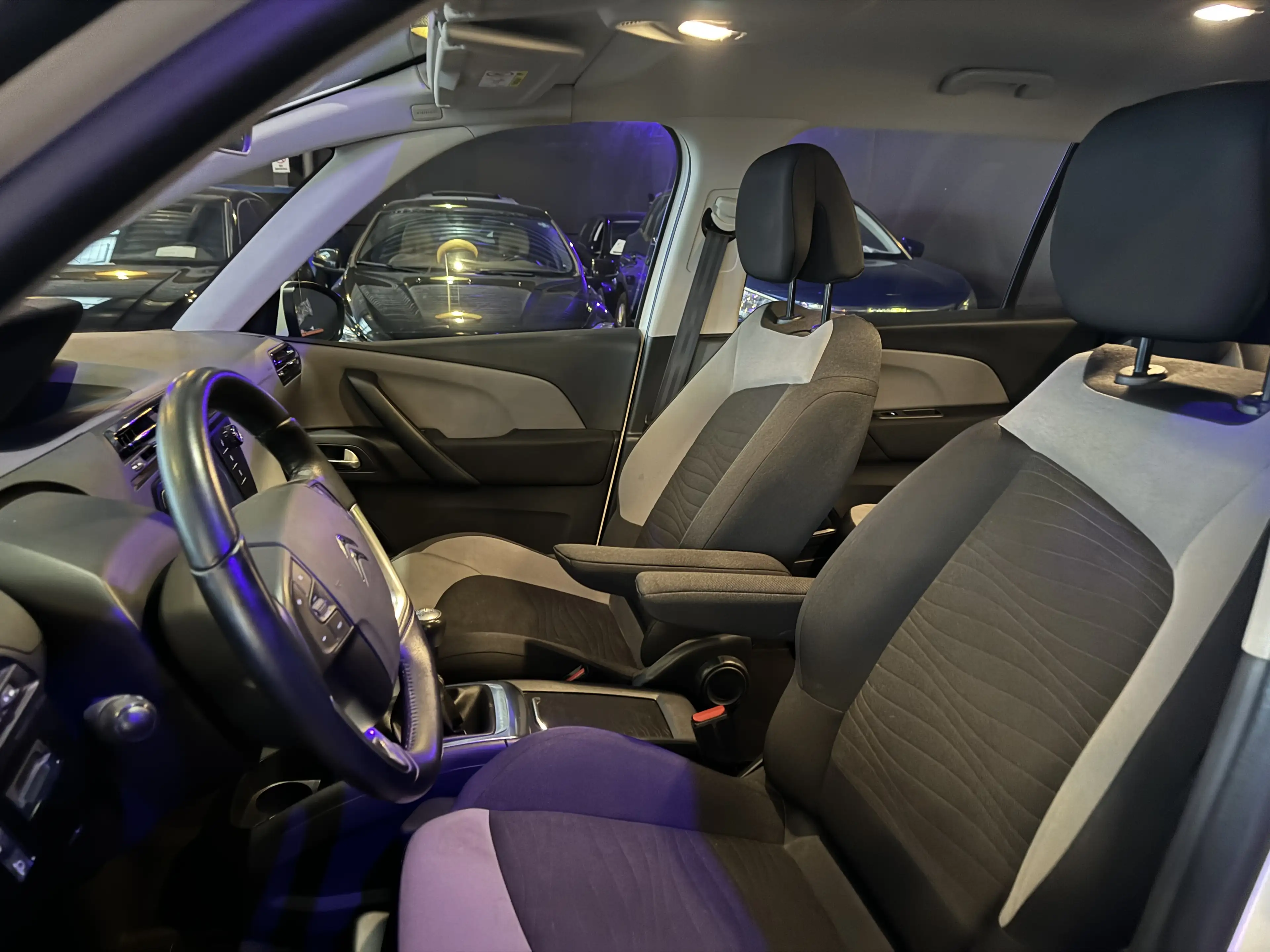 Citroen C4 Picasso 1.2 - A/C - MEDIA/TEL - NAVI - LIM/REG VITESSE — photo 11