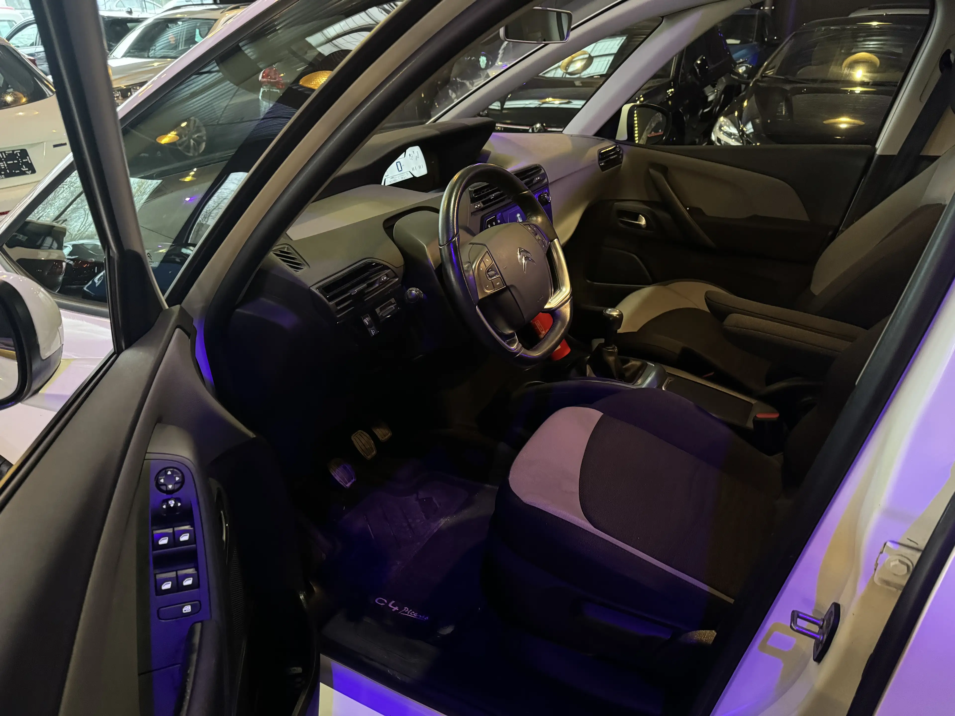 Citroen C4 Picasso 1.2 - A/C - MEDIA/TEL - NAVI - LIM/REG VITESSE — photo 13