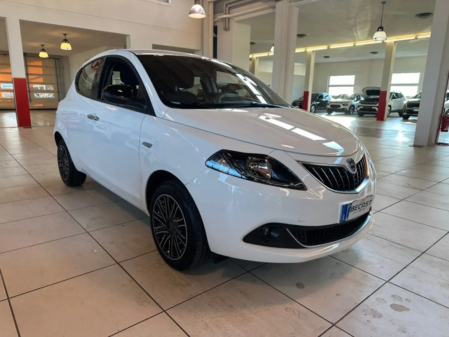 Lancia Ypsilon 1.0 FireFly 5 porte Hybrid Gold UNICO PROPRIETARIO Bianco - 2
