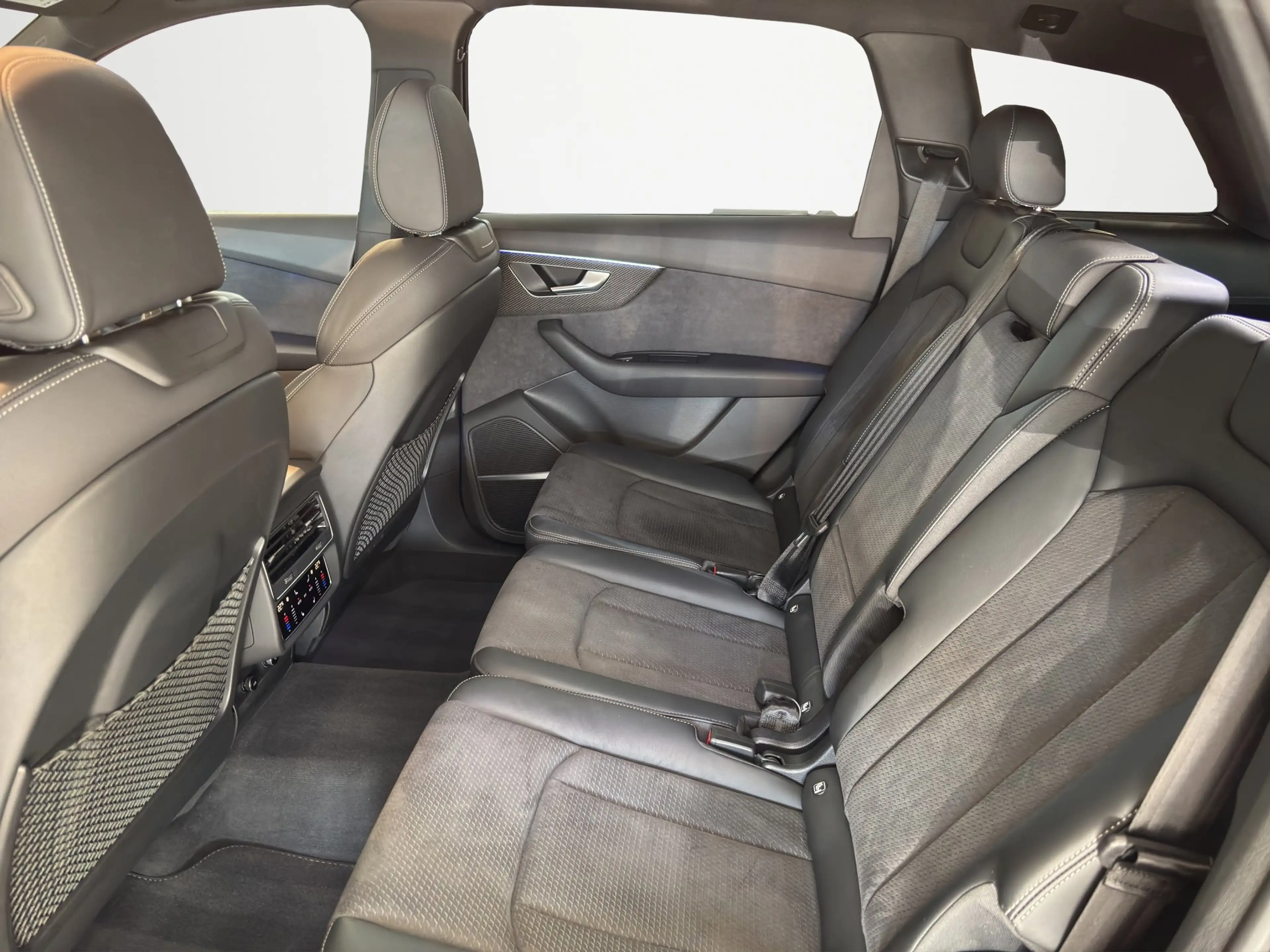 Audi Q7 competition plus B&O|360°|AHK|HUD|Laser|Pano — photo 11