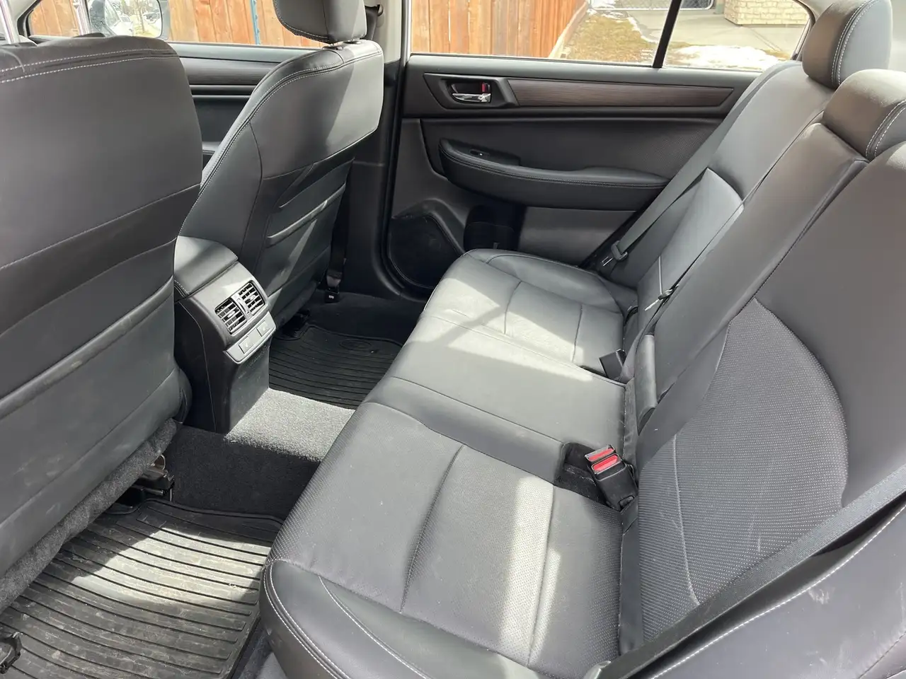 Subaru Legacy снимка Subaru Legacy
