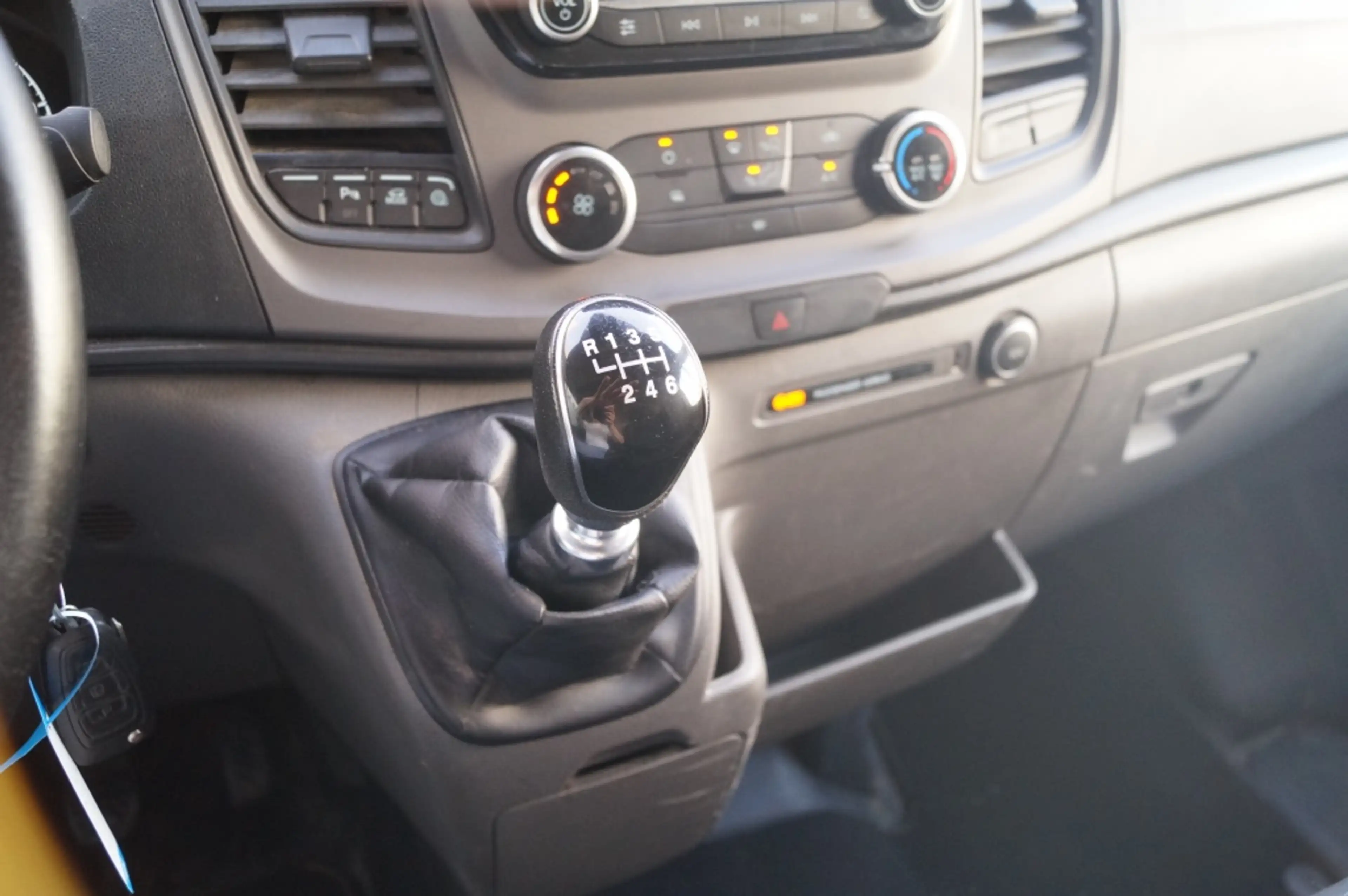 Ford Transit 330 2.0 TDCI 130pk L2-H2 Trend -AIRCO-PDC-NAVI- — photo 33