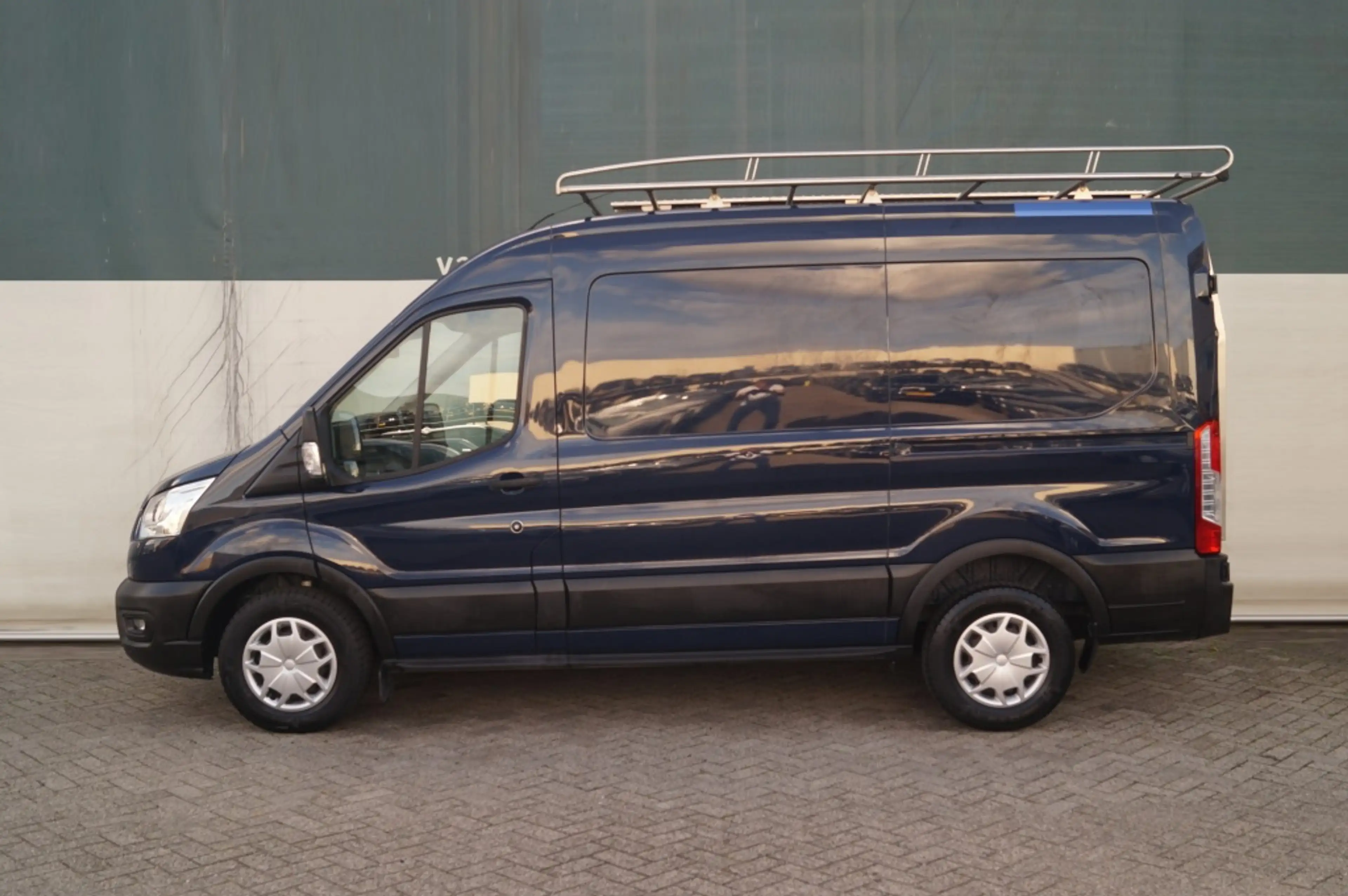 Ford Transit 330 2.0 TDCI 130pk L2-H2 Trend -AIRCO-PDC-NAVI-