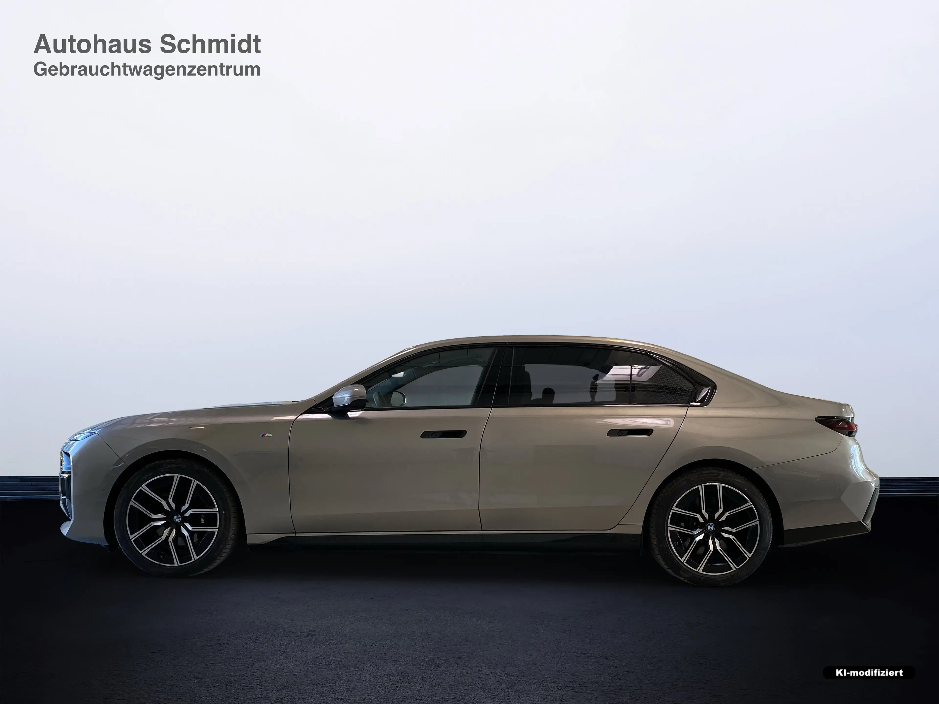 BMW i7 xDrive60 Limousine M Sportpaket B&W Surround — photo 2