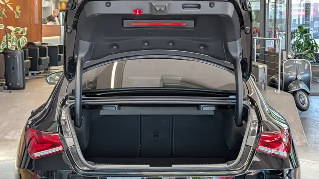 Mercedes-Benz Cla view 9