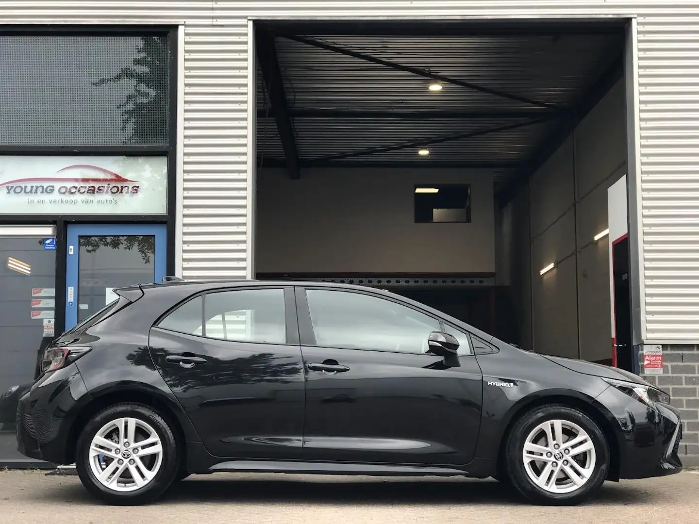 Toyota Corolla 1.8 Hybrid Active|Camera|Clima|Cruise|Automaat Zwart - 2