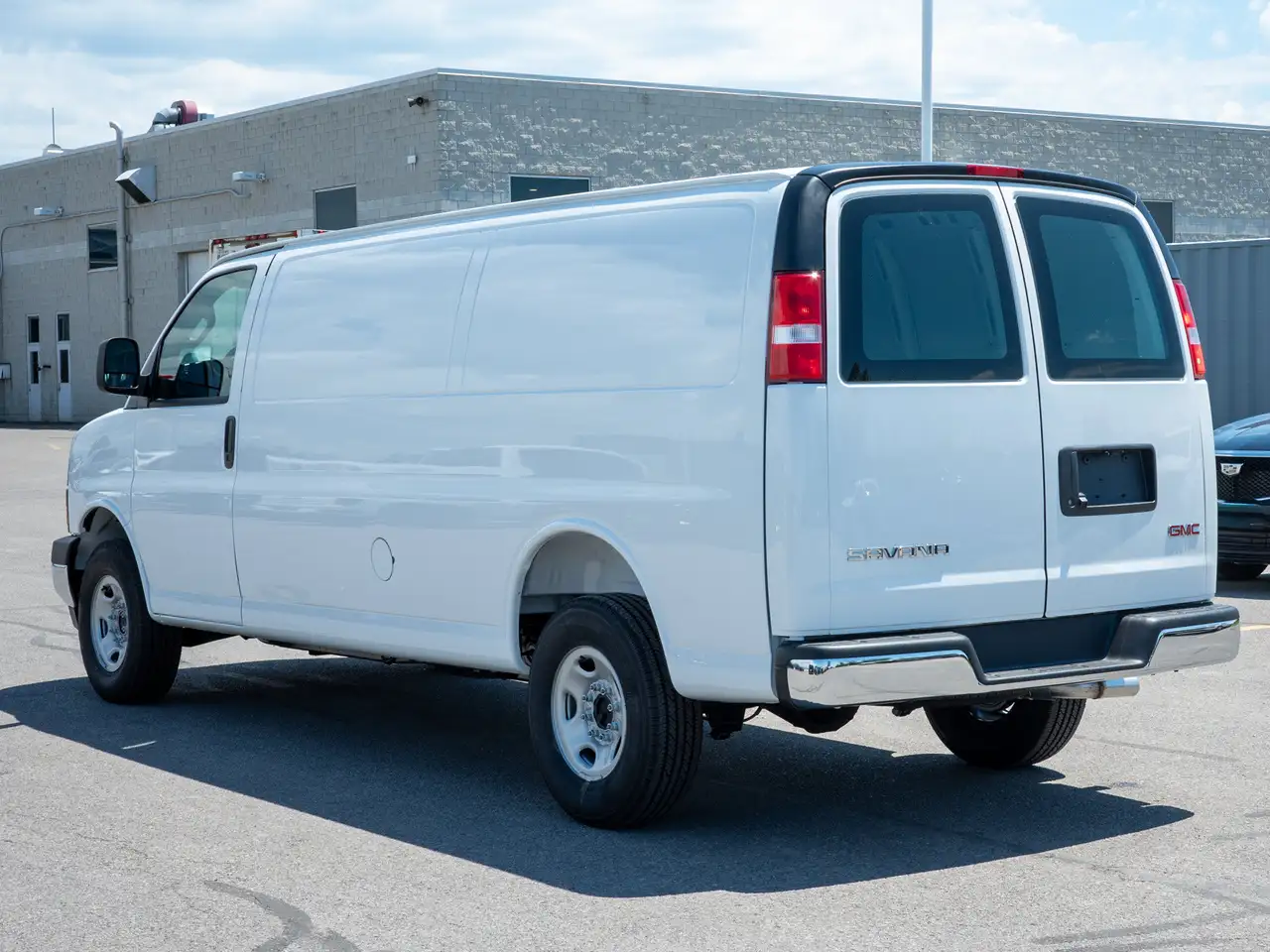GMC Savana photo GMC Savana