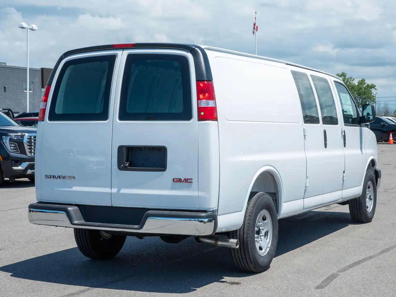 GMC Savana photo GMC Savana