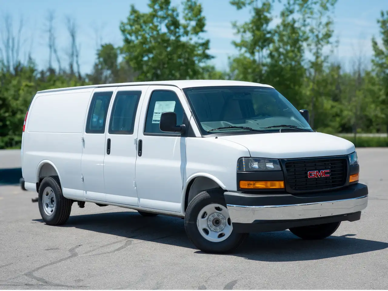 GMC Savana photo GMC Savana